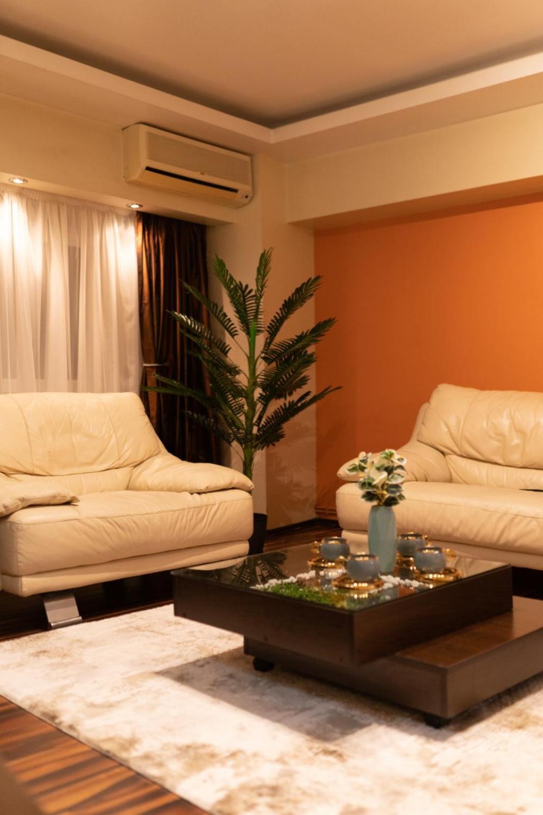 4 Rooms Unirii 47 Бухарест Экстерьер фото